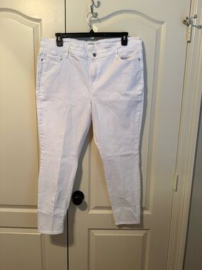 Old Navy Rock Star Super Skinny Mid Rise White Jean Size 18